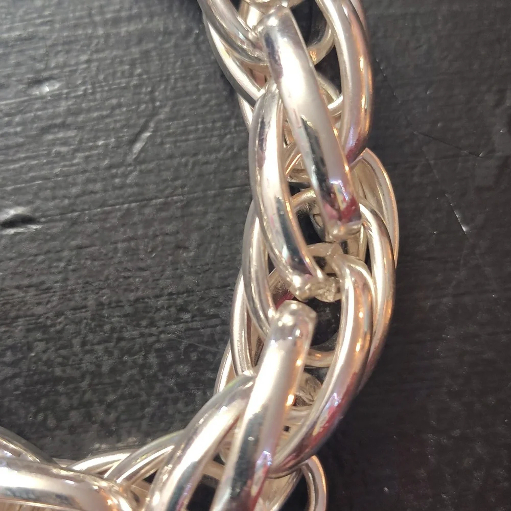 Elegant Silver Chain Bracelet - Picture 5 of 12